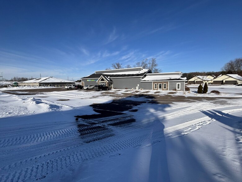 More Photos Of 3115 Oak Knoll Dr, Eau Claire Auto Dealership For Lease