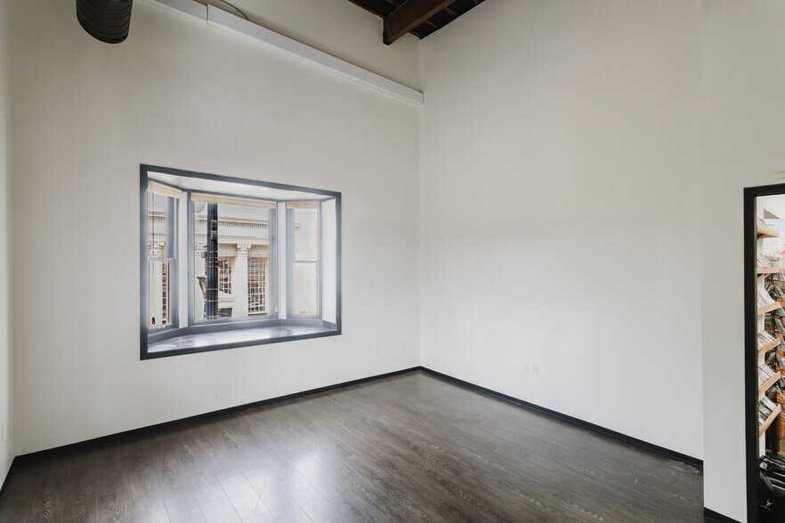 More Photos Of 10 Plaza Sq, Orange Storefront Retail Office For Lease