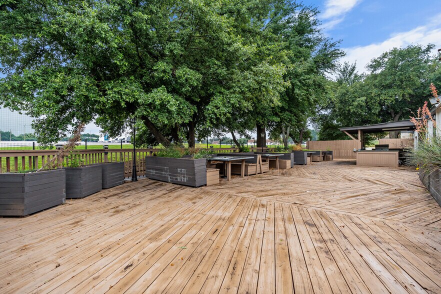 More Photos Of 7710 W IH-10, San Antonio Office For Sale
