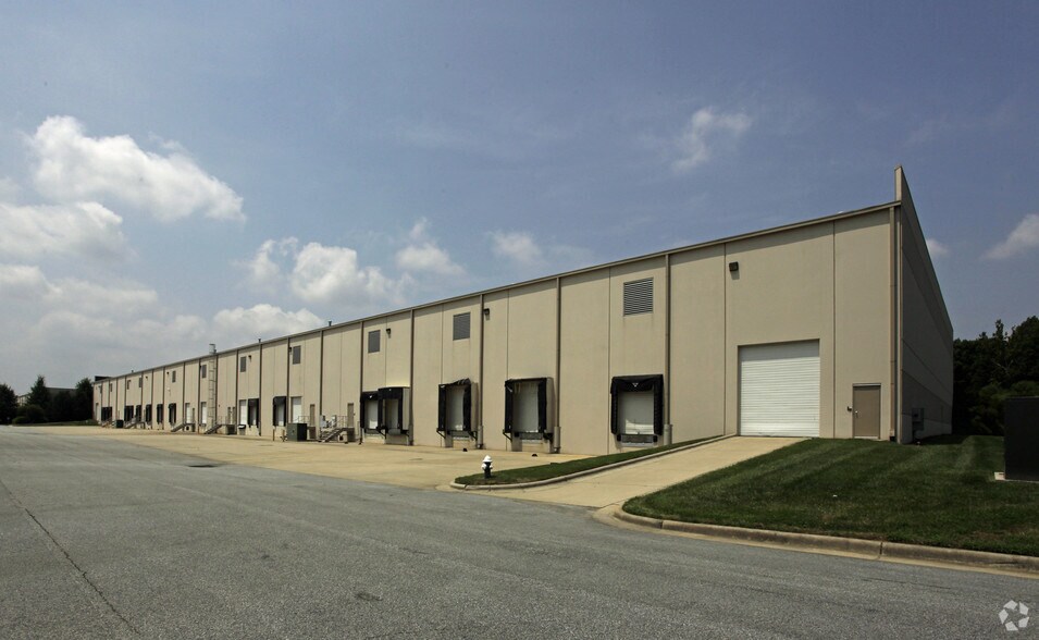 More Photos Of 488 Gallimore Dairy Rd, Greensboro Unknown For Lease