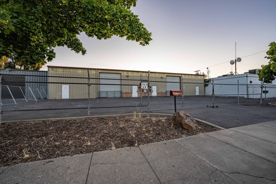 More Photos Of 729 Welch St, Medford Warehouse For Sale