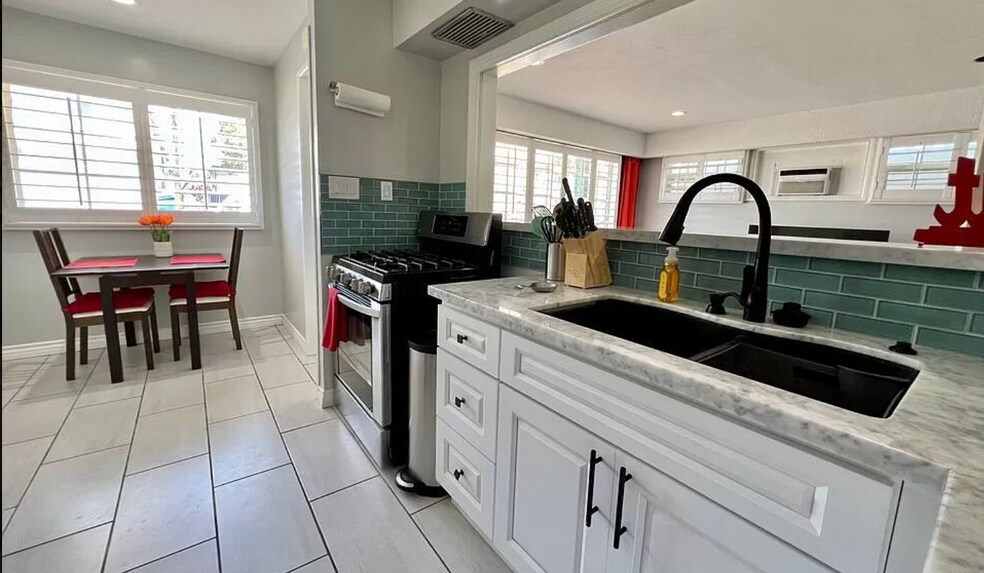 More Photos Of 710 Venice Way, Inglewood Apartments For Sale