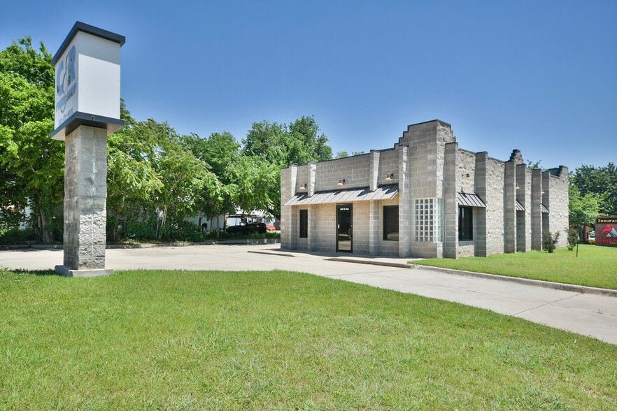 More Photos Of 1401 W Main St, Duncan Flex For Lease