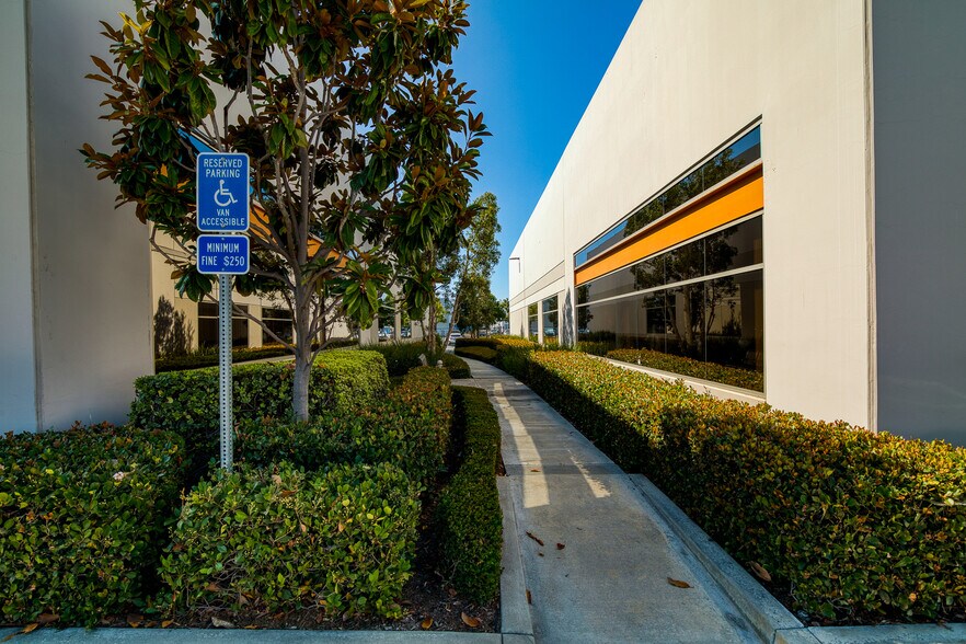 More Photos Of 11264 Monarch St, Garden Grove Warehouse For Sale