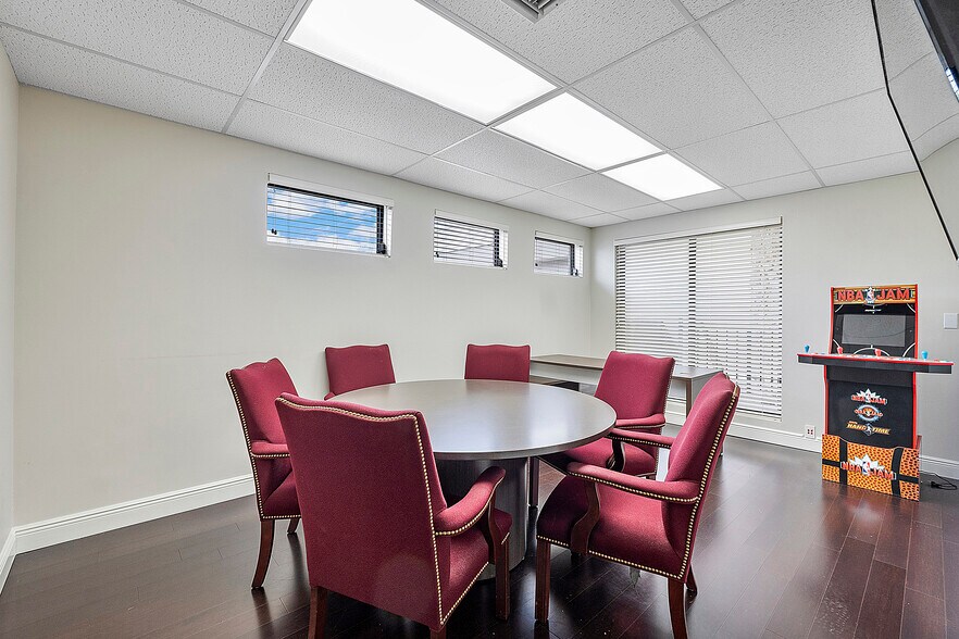 More Photos Of 2699 Stirling Rd, Fort Lauderdale Office For Sale