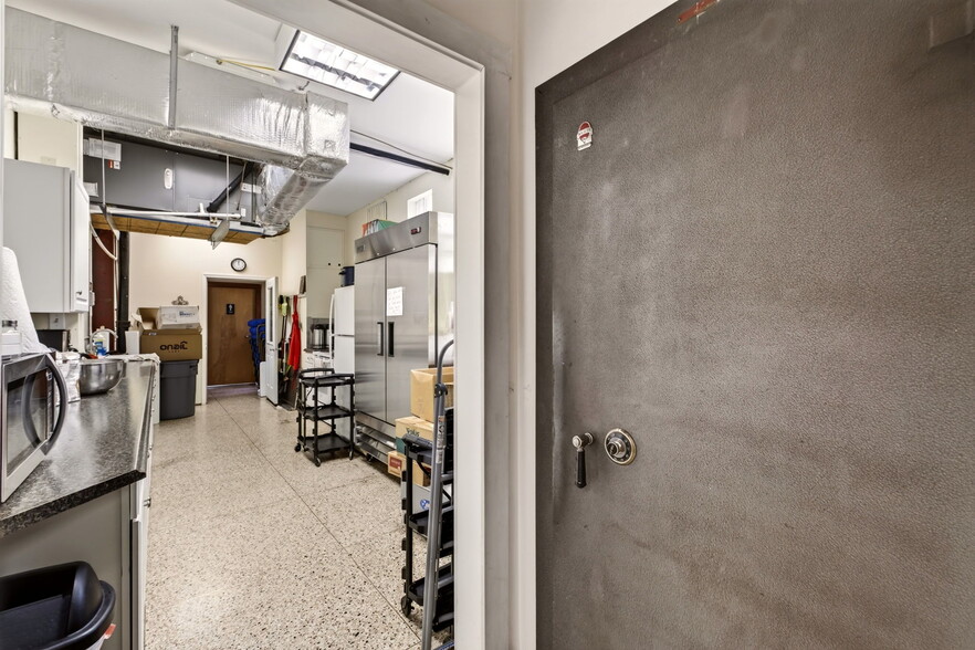More Photos Of 162-166 N Main St, Broadway Office For Sale