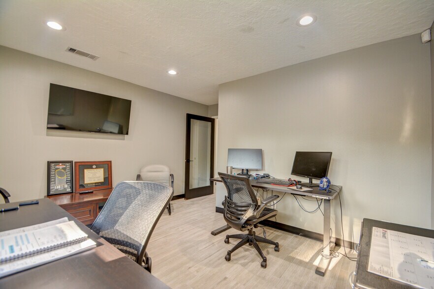 More Photos Of 26615 Oak Ridge Dr, The Woodlands Office For Lease