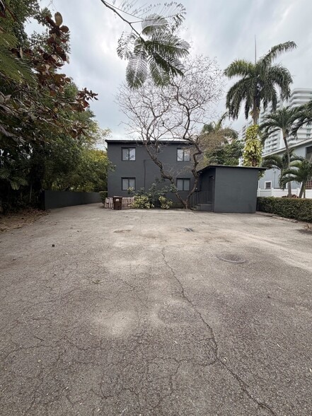 More Photos Of 1385 NW 15th St, Miami Office For Lease