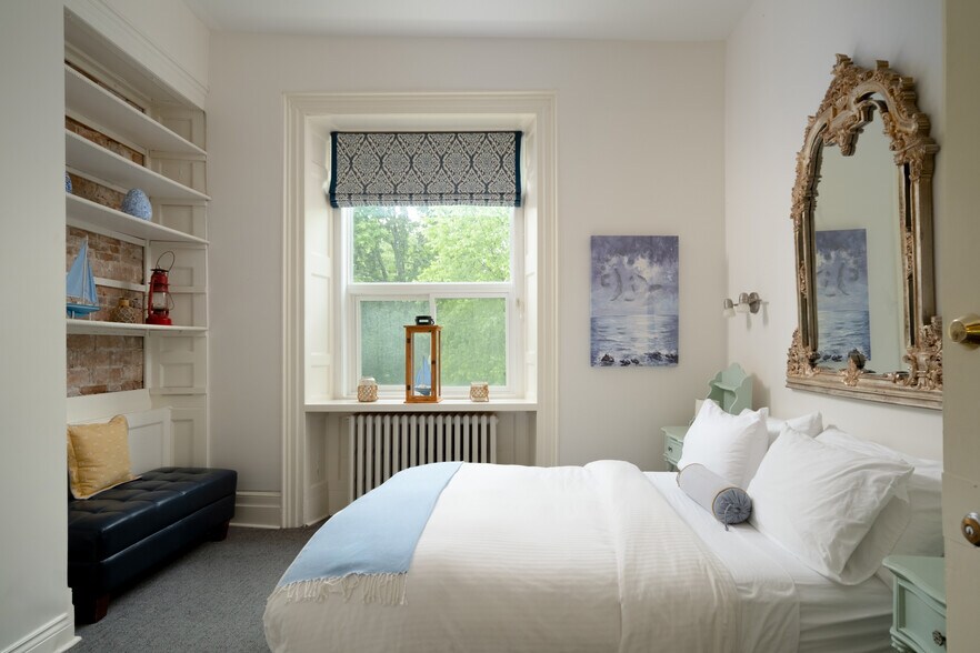 More Photos Of 8 Starr Pl, Kingston Hospitality For Sale