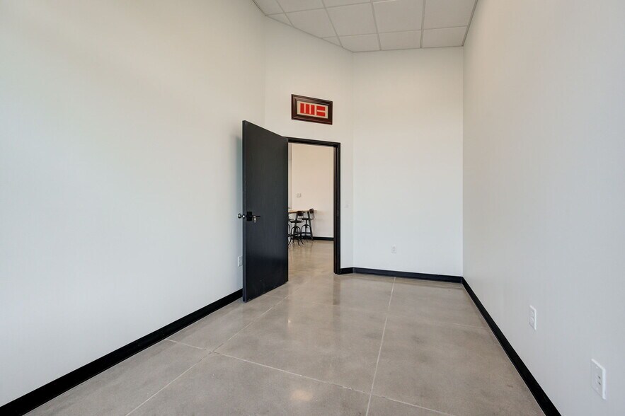 More Photos Of 501 E Britton Rd, Oklahoma City Auto Dealership For Lease