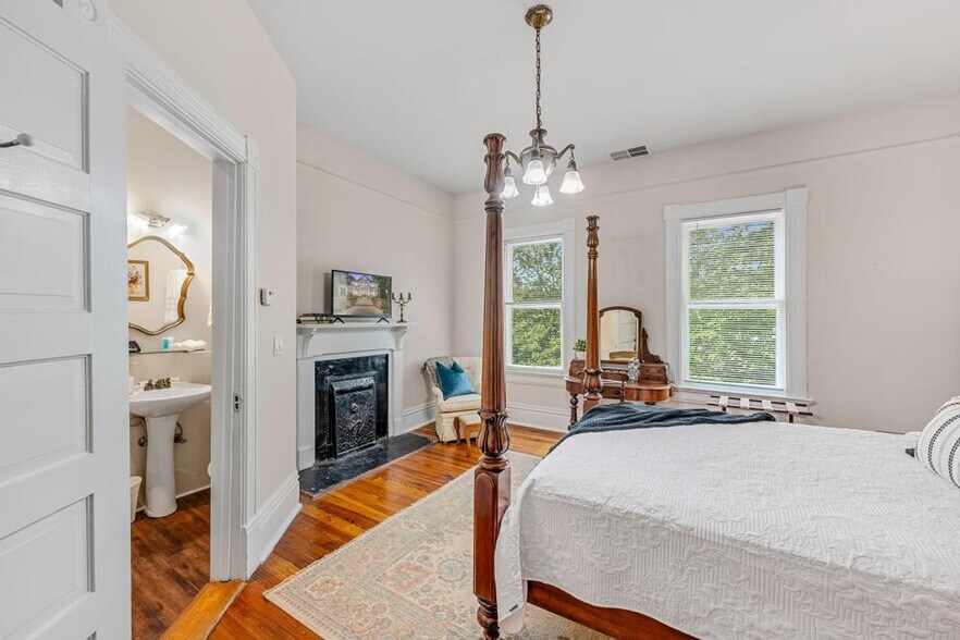 More Photos Of 252 Seavy St, Senoia Hospitality For Sale