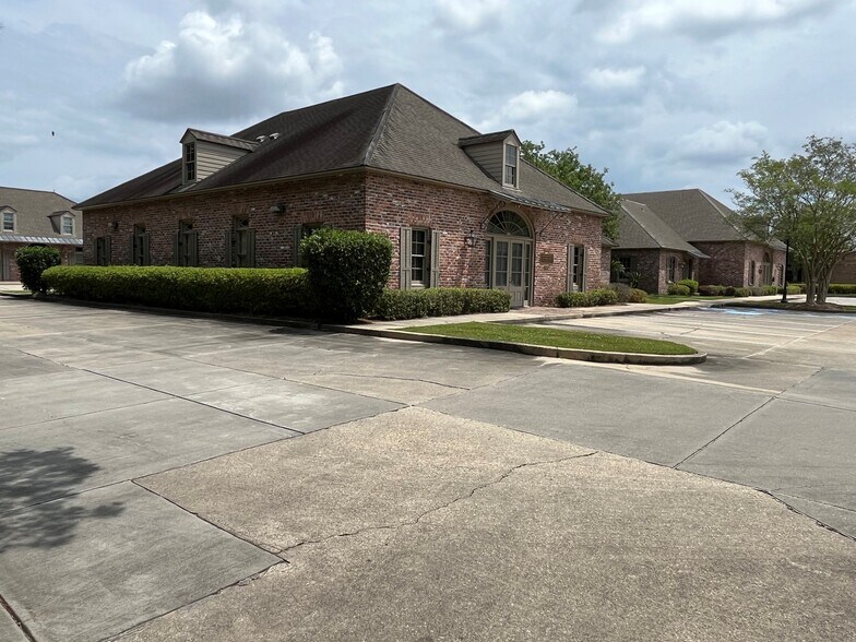 More Photos Of 2161 Quail Run, Baton Rouge Serviced Offices For Sale