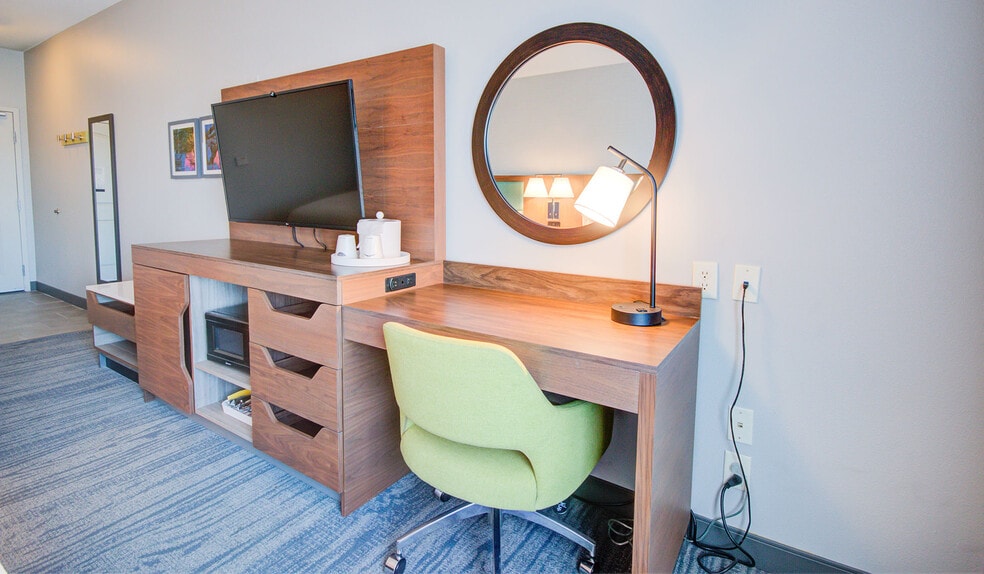 More Photos Of 4617 7th St, Bay City Hotel For Sale