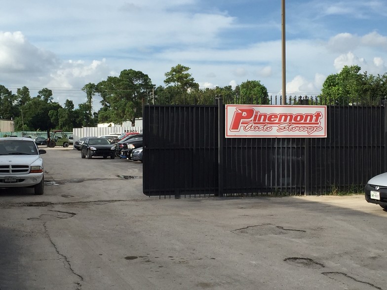 Primary Photo Of 3810 Pinemont Dr, Houston Auto Repair For Sale