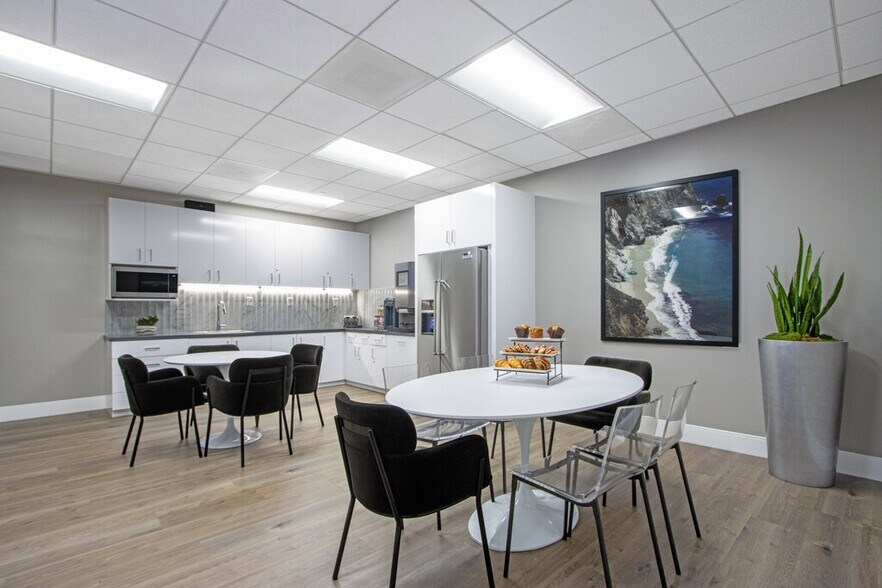 More Photos Of 620 Newport Center Dr, Newport Beach Coworking Space