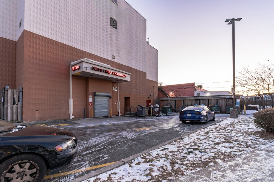 More Photos Of 132-40 Metropolitan Ave, Jamaica Storefront Retail Office For Lease