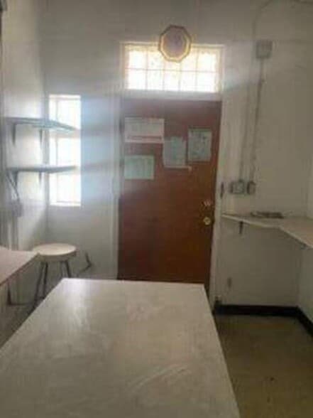 More Photos Of 15560 Puritan St, Detroit Flex For Sale