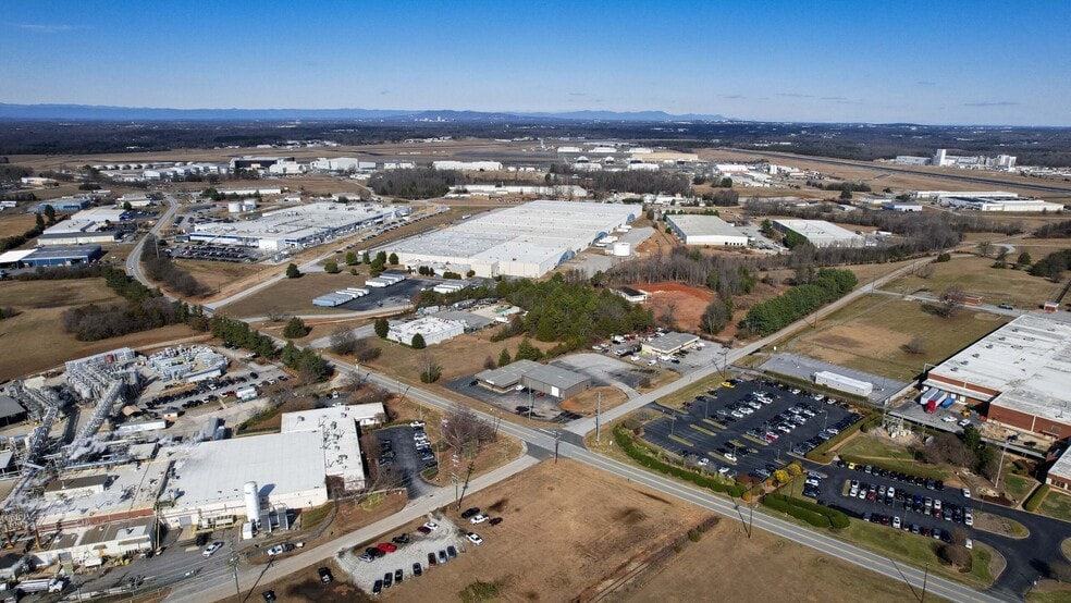 More Photos Of 105 Osage Dr, Greenville Warehouse For Lease