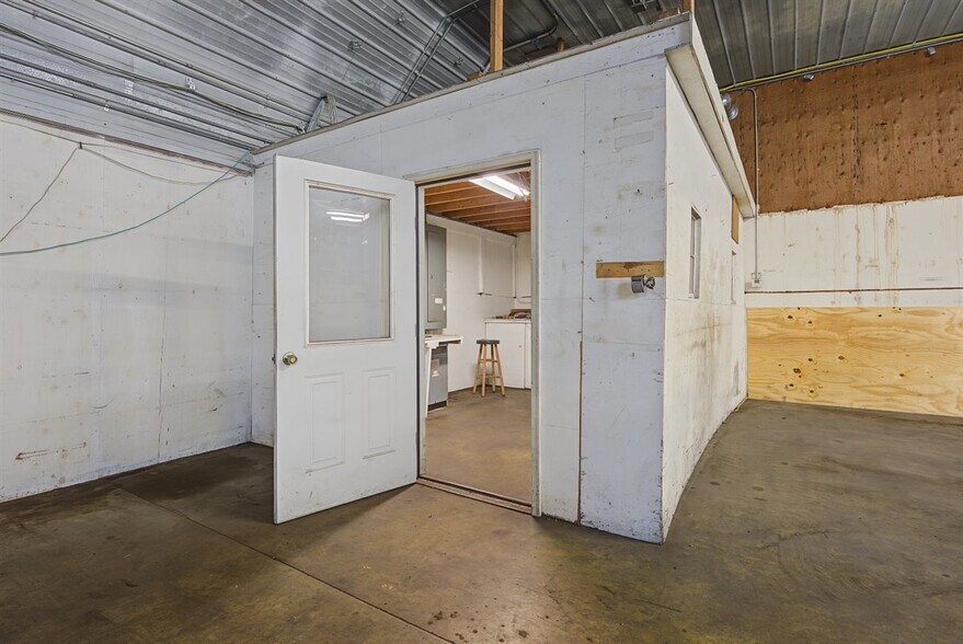 More Photos Of 211 Toro Rd, Tomah Warehouse For Lease