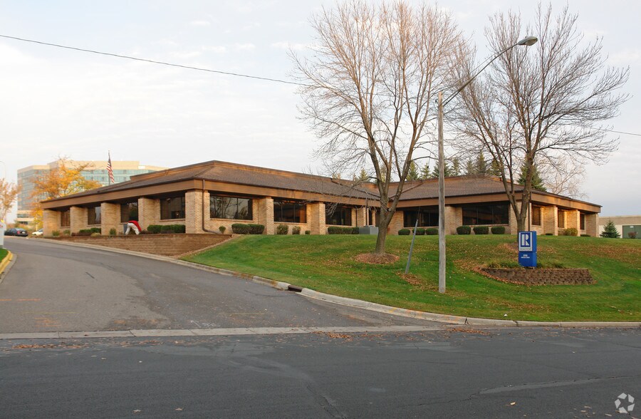 More Photos Of 5750 Lincoln Dr, Edina Office For Sale
