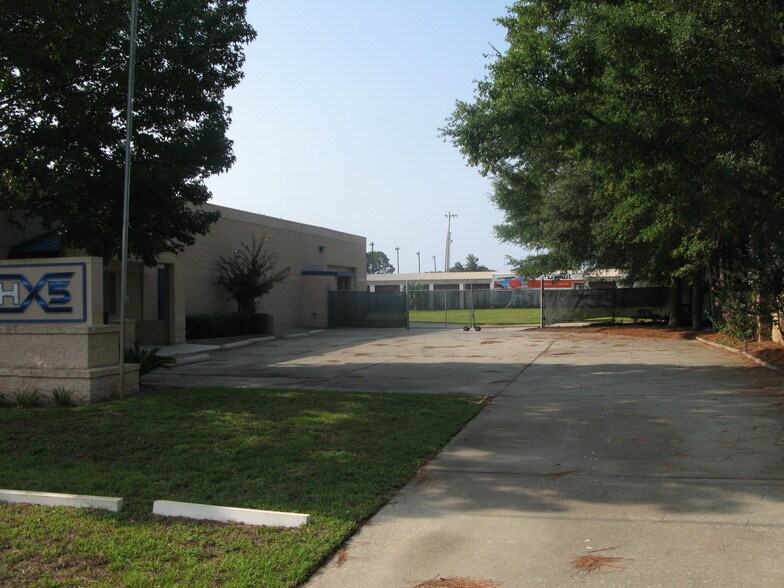 More Photos Of 10 Industrial St, Fort Walton Beach Flex For Lease