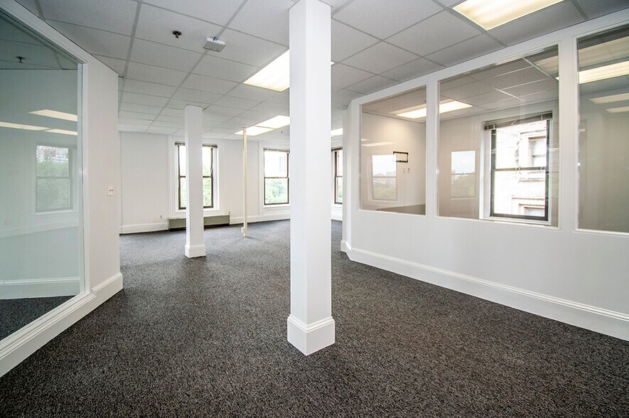 More Photos Of 2 Park Plz, Boston Office For Lease