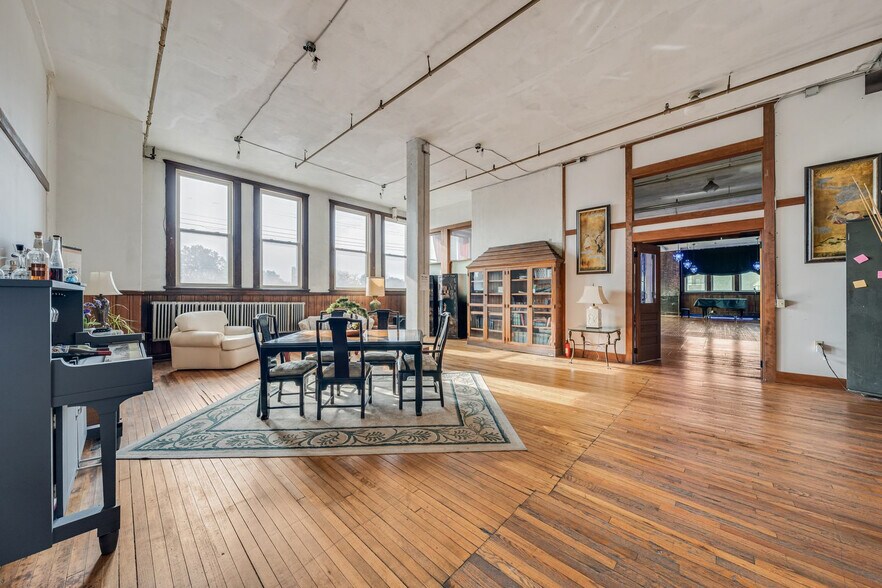 More Photos Of 4403 St Clair Ave, Cleveland Coworking Space