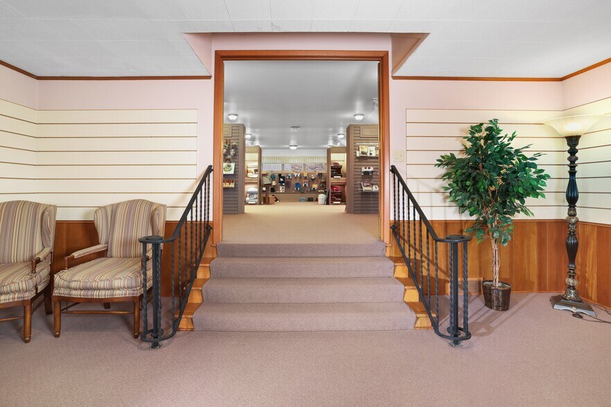 More Photos Of 520 2nd St, Excelsior Funeral Home For Sale