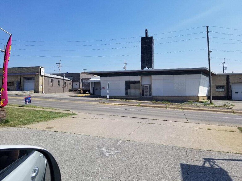 More Photos Of 1015 State Ave, Kansas City Showroom For Lease