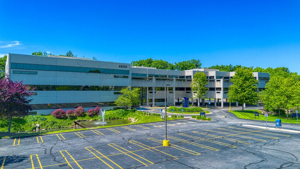 More Photos Of 29355 Northwestern Hwy, Southfield Unknown For Lease