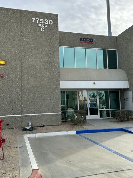 More Photos Of 77530 Enfield Ln, Palm Desert Showroom For Sale