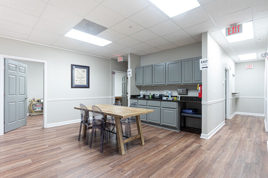 More Photos Of 12959 Palms West Dr, Loxahatchee Medical For Sale