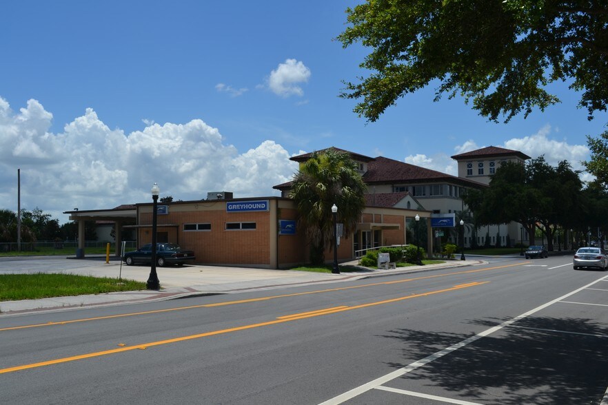 More Photos Of 303 N Massachusetts Ave, Lakeland General Retail For Sale