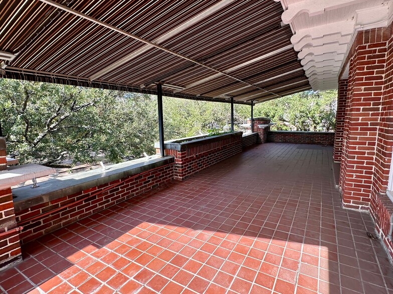 More Photos Of 4515 Yoakum Blvd, Houston Office For Sale