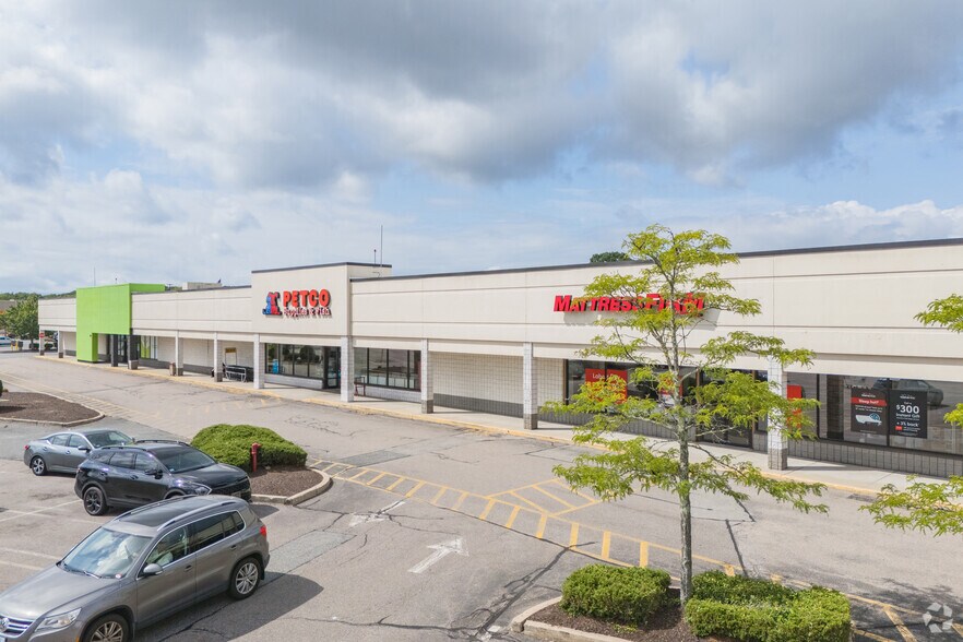 More Photos Of 35 Highland Ave, Seekonk Freestanding For Lease