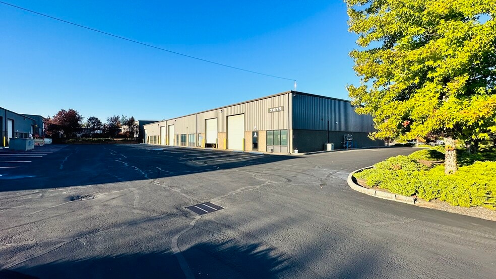 More Photos Of 2615 SE 39th Loop, Hillsboro Warehouse For Lease