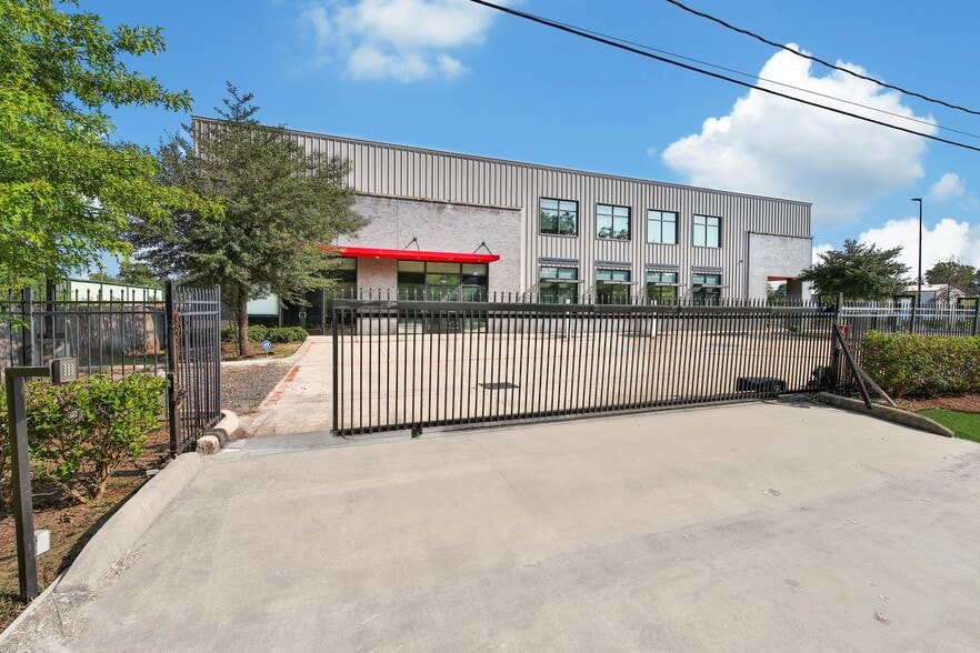 More Photos Of 5939 Albert Dr, Humble Light Distribution For Sale