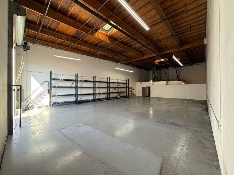 More Photos Of 14925 Paramount Blvd, Paramount Flex For Sale