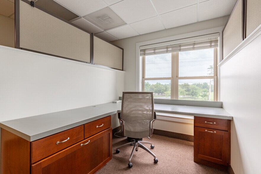 More Photos Of 6339 Ten Oaks Rd, Clarksville Office For Sale