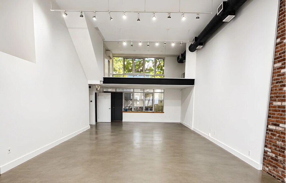 More Photos Of 243-247 Boerum St, Brooklyn Loft Creative Space For Lease