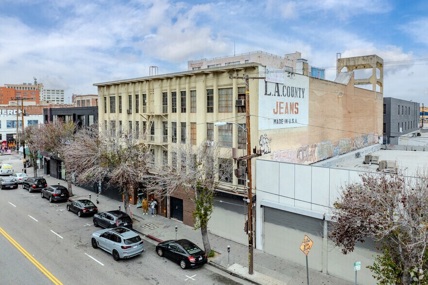 More Photos Of 1114 S Los Angeles St, Los Angeles Warehouse For Lease