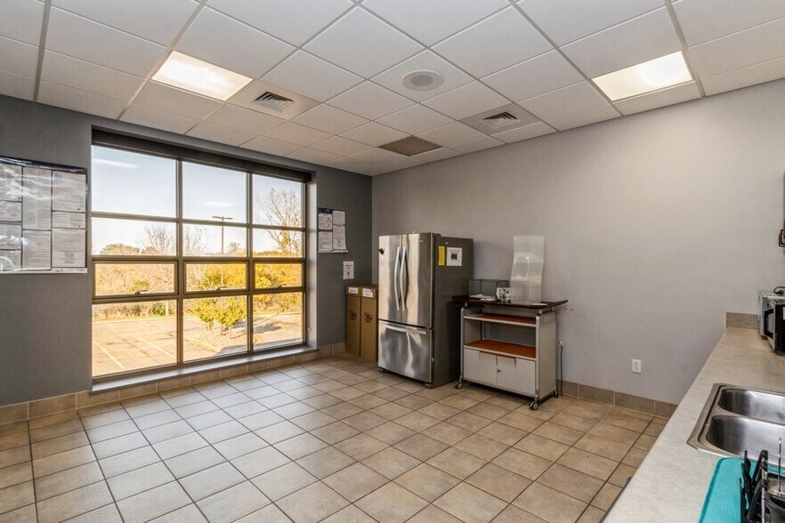 More Photos Of 2834 Northgate Dr, Iowa City Office For Lease