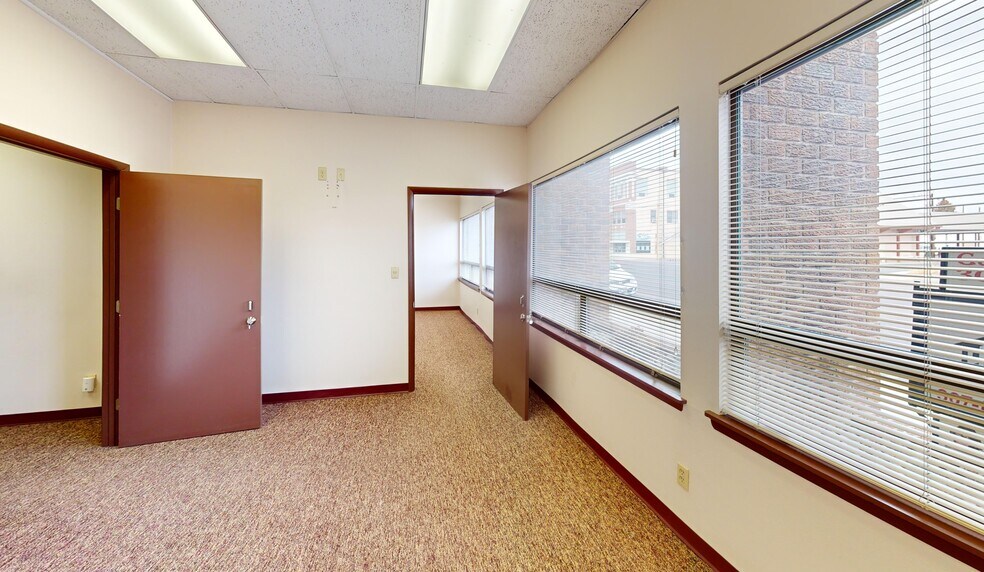 More Photos Of 324 E Washington Ave, Riverton Office For Sale