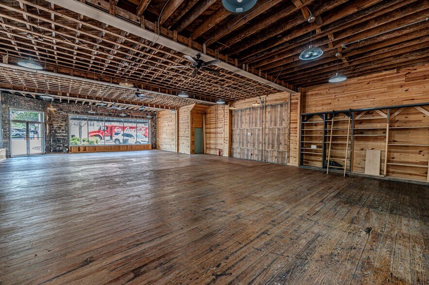 More Photos Of 200-208 S Steele St, Sanford Storefront For Lease