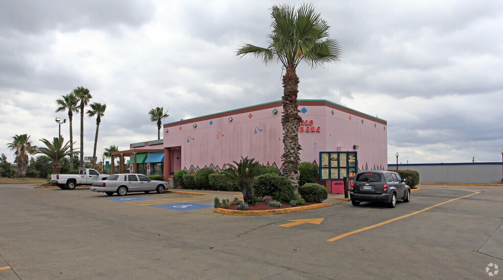 More Photos Of 9220 Gulf Fwy, Houston Freestanding For Lease