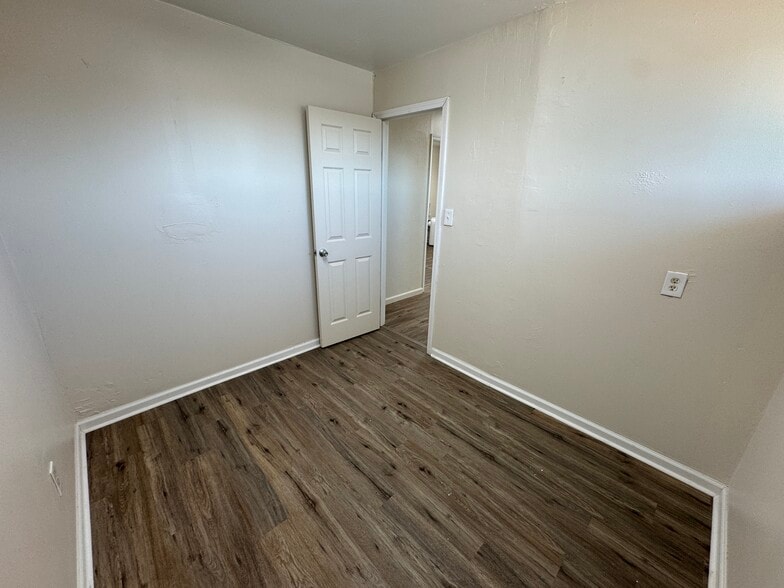 More Photos Of 2820 Broadmoor Ave, Concord Office For Sale