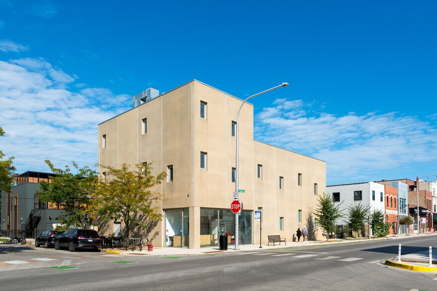 More Photos Of 2058 W Grand Ave, Chicago Loft Creative Space For Sale