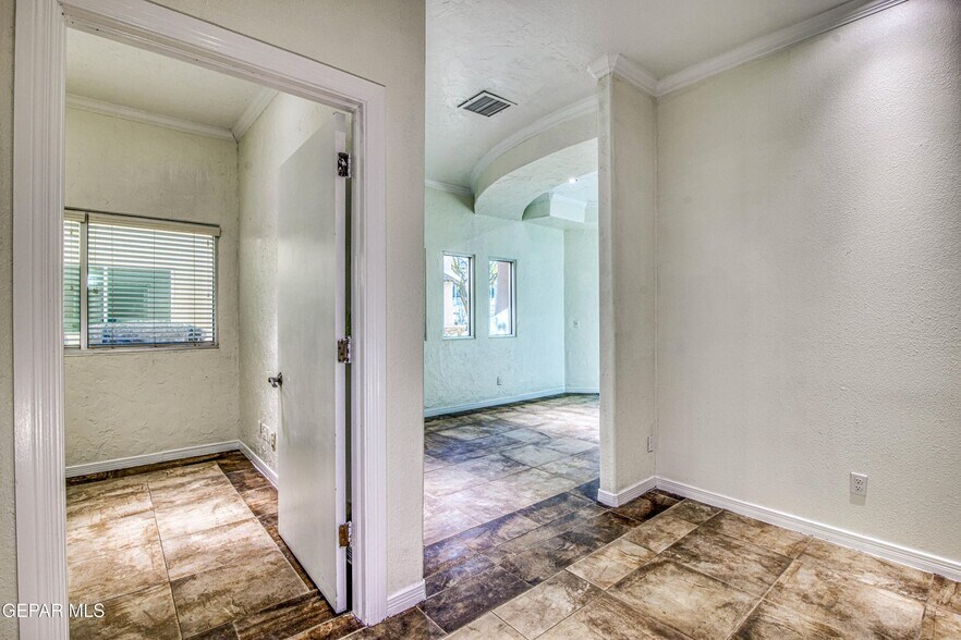 More Photos Of 550 S Mesa Hills Dr, El Paso Medical For Lease