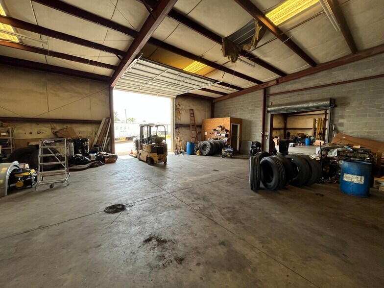 More Photos Of 3251 Robinson Cir, Charlotte Warehouse For Sale
