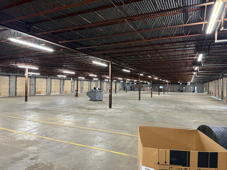 More Photos Of 900-920 W Fairfield Rd, High Point Warehouse For Lease